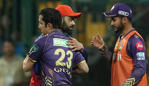 यंदाच्या आयपीएल सामन्यात गौतम गंभीर आणि विराट कोहलीने एकमेकांना मारलेली मिठी बहुचर्चित ठरली होती.