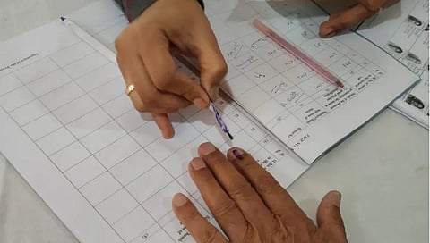 Lok Sabha Election 2024 : पश्चिम विदर्भातही कमी मत टक्का, कुणाला धक्का?; राणा, वानखेडे, धोत्रे, आंबेडकर यांचे नशीब ईव्हीएम बंद