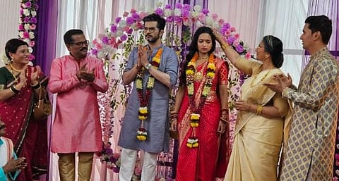 नवरी मिळे हिटलरला