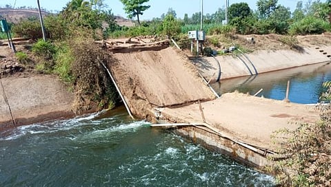 दूधगंगा कालव्यावरील पूल कालव्यात पडला