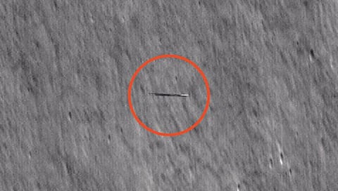 चंद्राभोवती फिरत आहे उडती तबकडी?