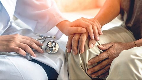 कंपवात आजाराची लक्षणे आणि उपचार