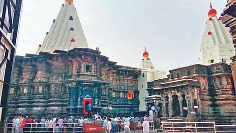 कोल्हापूर : तळपत्या उन्हात अंबाबाई भक्तांच्या पायांना चटके