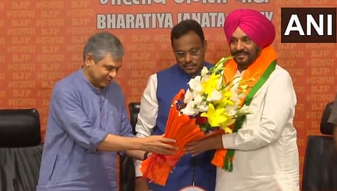 Tajinder Singh Bittu | काँग्रेसची ३५ वर्षांची साथ सोडली, प्रियांका गांधींचे निकटवर्तीय तजिंदर सिंग बिट्टू यांचा भाजपमध्ये प्रवेश