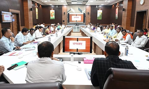 आचारसंहिता, निवडणूक खर्चाबाबत निरिक्षकांची उमेदवारांसोबत बैठक