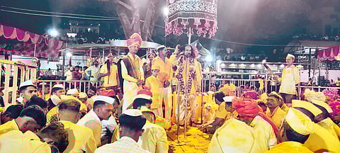 बाळूमामा भंडारा उत्सव; भाकणूक : राजकारणात मोठी उलथापालथ होईल, चीन भारतावर आक्रमण करेल…