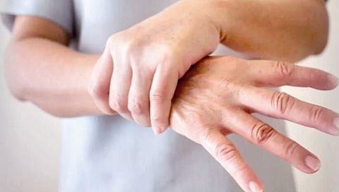 न्यूरोलॉजिकल डिसऑर्डर पार्किन्सन्सची लक्षणे काय?