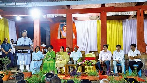 एका व्यासपीठावर या, काय केले ते सांगतो : संभाजीराजे