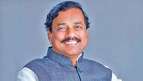 मतदान यंत्र पूजा प्रकरण : रूपाली चाकणकरांनी भावनेच्या भरात चूक केली; सुनील तटकरे