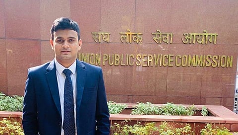 UPSC Result : नोकरी सांभाळत केला अभ्यास, पाडळीच्या अभिजीत पाखरेंचे युपीएससीमध्ये घवघवीत यश