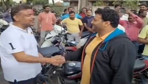 Sangli Lok Sabha : चंद्रहार पाटील- विशाल पाटील आमनेसामने येताच केले हस्तांदोलन