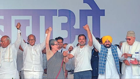 मुस्कटदाबी थांबवा; इंडिया आघाडीची मागणी