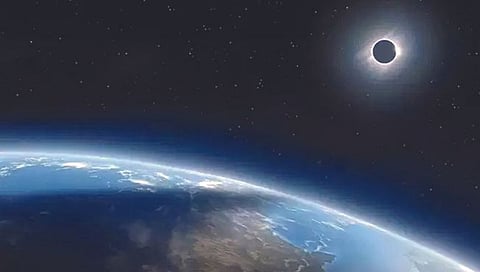 अंतराळातून खग्रास सूर्यग्रहण कसे दिसते?