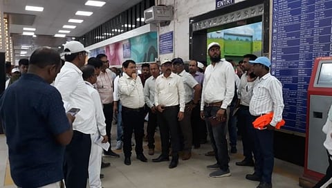 Solapur Railway Station : सोलापूर रेल्वे स्थानकाची पाहणी: रेल्वे व्यवस्थापकांकडून गतिशक्तीच्या कामांचा आढावा