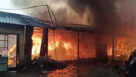 सांगली: विटा येथील गादी कारखान्याला भीषण आग