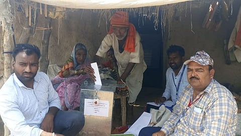 Hingoli Lok Sabha : ज्येष्ठ महिलेच्या मताधिकारासाठी झोपडीत उभारले मतदान केंद्र