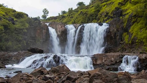 पालेश्वर धबधबा