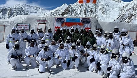 ‘जयघोष भारत मातेचा’; संरक्षणमंत्री राजनाथ सिंह यांनी सियाचीनमध्ये घेतली सैनिकांची भेट