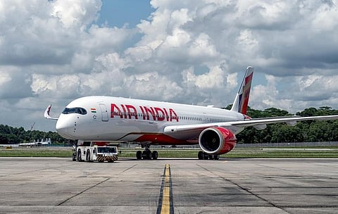 एअर इंडिया एक्सप्रेसची मोठी कारवाई, सामुहिक रजेवर गेलेले ३० कर्मचारी बडतर्फ