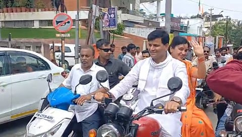 राणा दाम्पत्यांची बुलेट्स्वारी