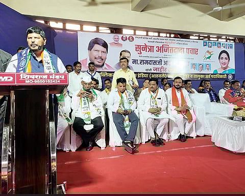 शिवसेनेसोबत जाणारी राष्ट्रवादी भाजपसोबत का येऊ शकत नाही? रामदास आठवलेंचा सवाल