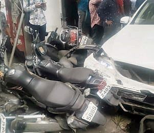 लष्कर परिसरात कारचा थरार; दहा दुचाकींना ठोकरले : तरुण गंभीर जखमी