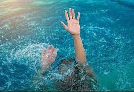 धक्कादायक ! जलतरण तलावात बुडून चिमुकल्याचा अंत : वारजे-माळवाडीतील घटना