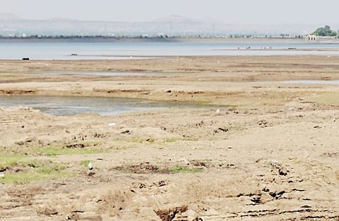 दुष्काळी झळा ! येडगाव धरणाने गाठला तळ