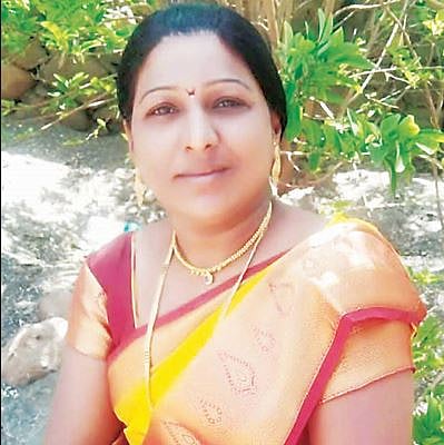 दुर्दैवी ! मोटारसायकल गतिरोधकावर आदळून महिलेचा मृत्यू