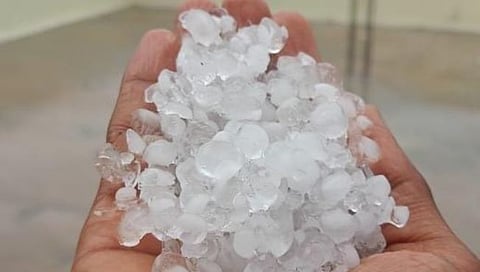 परभणी : पूर्णा येथील लिमला परिसरात गारांचा पाऊस