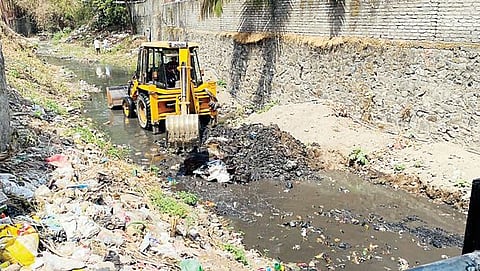 पुढे साफसफाई, मागे कचऱ्याचे ढीग! कोंढवे धावडे परिसरातील चित्र