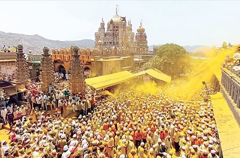 ‘येळकोट येळकोट जय मल्हार’ : जेजुरीत दोन लाख भाविक