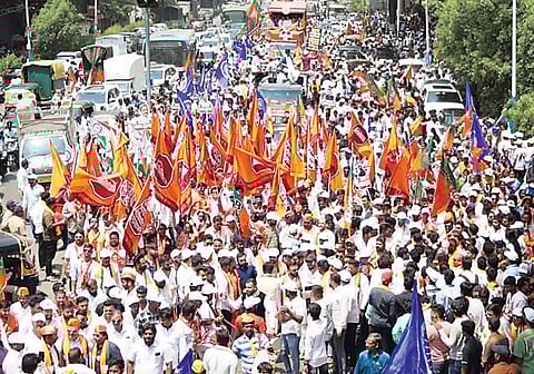 महायुतीचे शक्तिप्रदर्शन : पुण्यातून मोहोळांचा उमेदवारी अर्ज दाखल; फडणवीस यांची उपस्थिती
