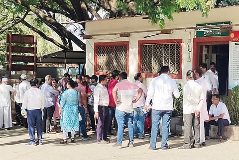 एक सहायक निबंधक कार्यालय भाड्याने अन् दुसरे मोडकळीस..