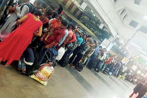 गर्दी नियंत्रणासाठी आरपीएफने लढवली ‘ही’ शक्कल !