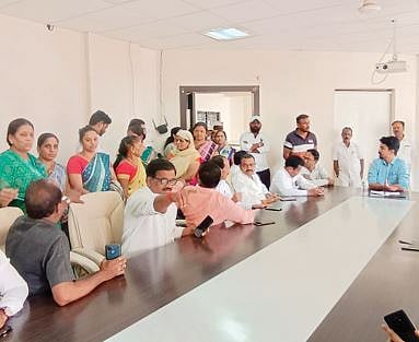 पाणी न मिळाल्यास लोकसभा निवडणुकीवर बहिष्कार; जेजुरीत महिलांचा आक्रोश