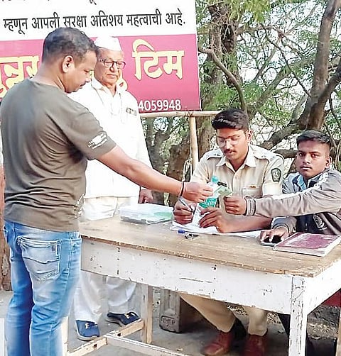 शिवनेरीवर कचरा कमी होऊ लागला; प्लास्टिकबंदीची अंमलबजावणी