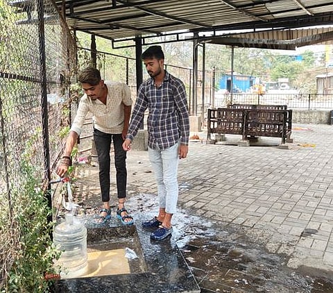 पाण्यासाठी गाठावे लागतेय स्मशान; कात्रज-कोंढवा रस्त्यावरील चित्र