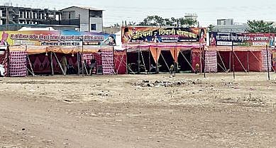 दुष्काळाच्या झळा आता तमाशाच्या बुकिंगलाही..