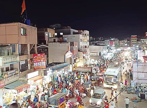 एनडीए रस्त्यावर वाहतूक कोंडी; अतिक्रमणांमुळे समस्या गंभीर