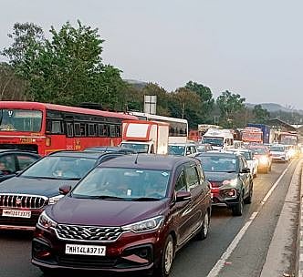 पुणे-सातारा महामार्गावर चक्का जाम..