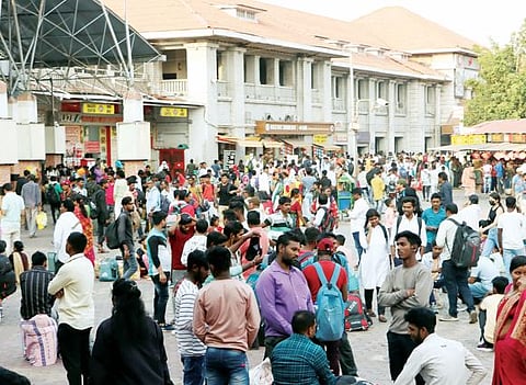 उन्हाळी सुट्यांमुळे रेल्वेगाड्या ‘हाऊसफुल्ल’; स्लीपर डबे बनताहेत जनरल
