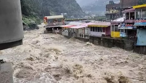 Pakistan Flood: पाकिस्तानमध्ये मुसळधार पावसामुळे पुराचा कहर; आणखी १३ जणांचा मृत्यू