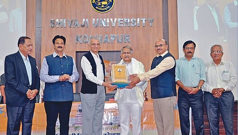 Kolhapur | डॉ. प्रतापसिंह जाधव यांचे प्रबोधनाचे कार्य समाजाला चांगल्या दिशेला नेणारे : डॉ. अनिल काकोडकर