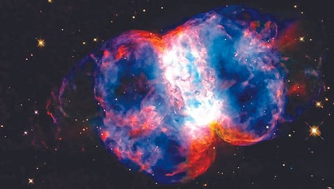 डंबेलच्या आकाराचा दिसला नेब्युला