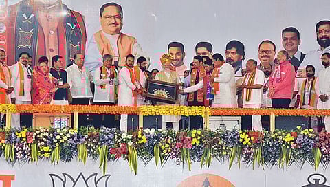 औरंगजेबाच्या हातात हात घालून इंडिया आघाडीचे सत्तेचे स्वप्न