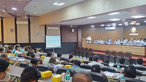 Jalgaon News | बोगस बियाणे विक्री होणार नाही यासाठी नियोजन करा : जिल्हाधिकारी आयुष प्रसाद यांच्या कृषी विभागाला सूचना