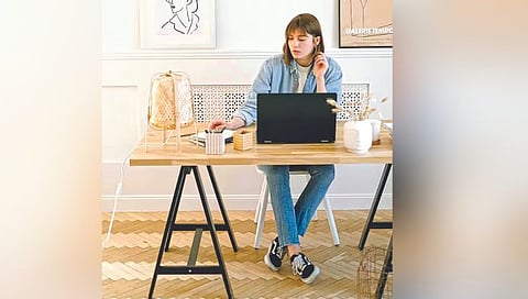 एकाच जागी बसून राहिल्याने होते हानी