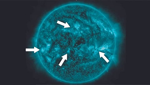 सूर्यावरील स्फोटातून निघाल्या चार ज्वाळा