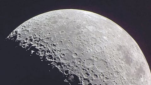 लघुग्रह बनून सूर्याभोवती फिरतोय चंद्राचा तुकडा!